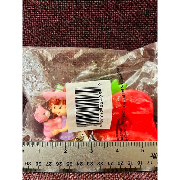 Strawberry Shortcake Vintage with Custard Cat 3 inch PVC Figure or Cake topper - Picture 5 of 7